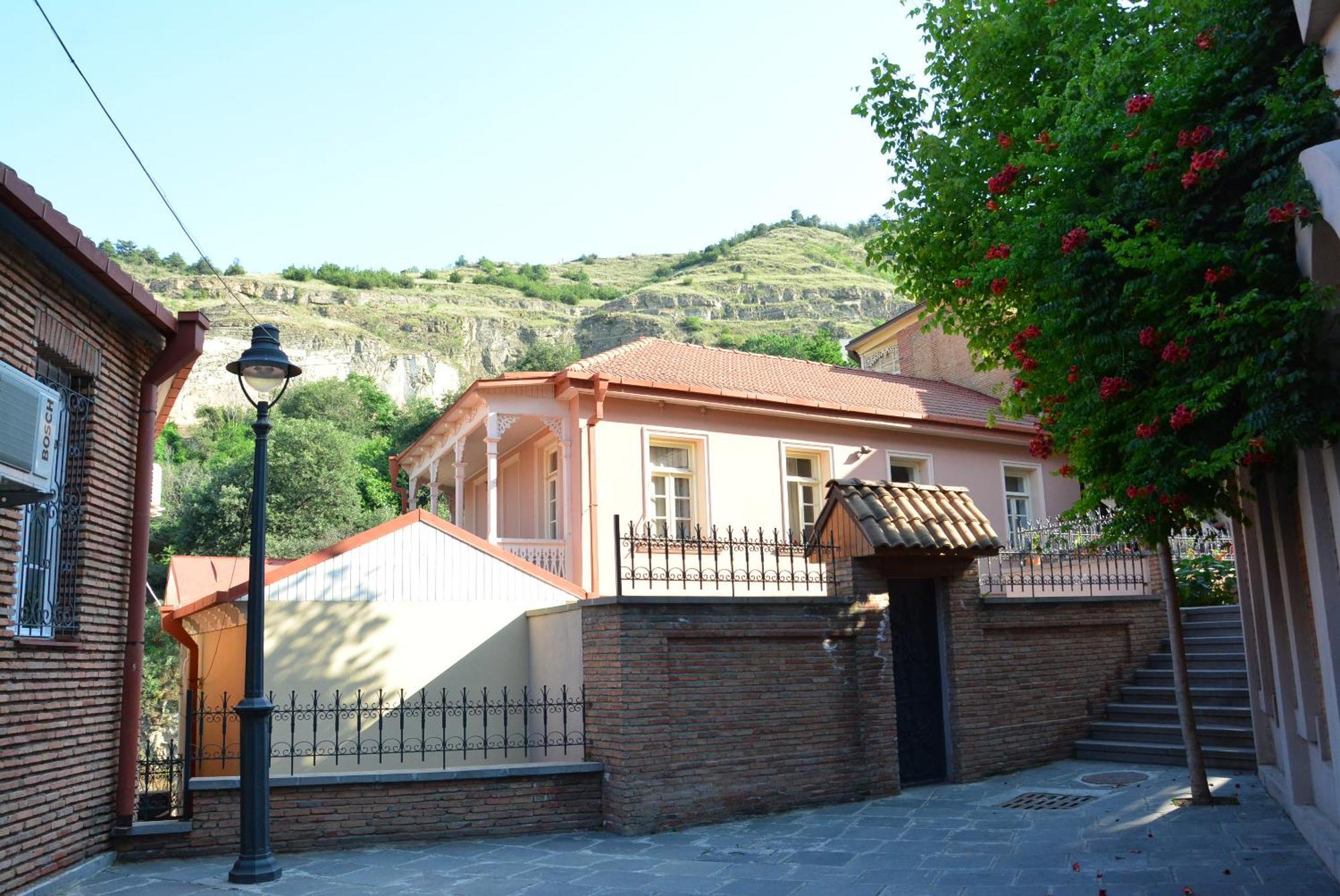 Hotel Canyon Tbilisi Esterno foto