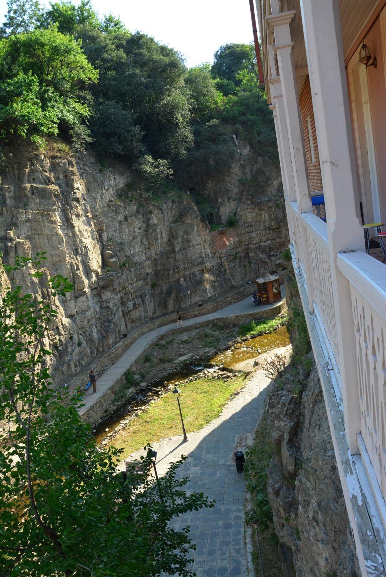 Hotel Canyon Tbilisi Esterno foto